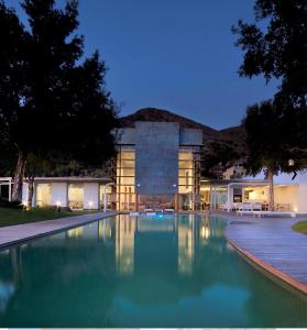 a large swimming pool in front of a building at luxury 4 bedroom villa in Benalmádena