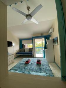 Llit o llits en una habitació de CoCoKreyol - Ti CARAYOU