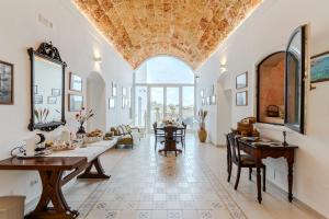 a dining room with a large arched ceiling at Corte Fontana in Ugento