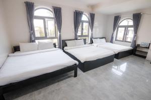 Postel nebo postele na pokoji v ubytování Hotel Leonda-gần chợ đêm-near the night market