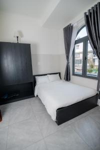 Postel nebo postele na pokoji v ubytování Hotel Leonda-gần chợ đêm-near the night market