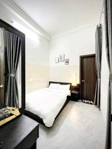 Postel nebo postele na pokoji v ubytování Hotel Leonda-gần chợ đêm-near the night market