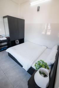 Postel nebo postele na pokoji v ubytování Hotel Leonda-gần chợ đêm-near the night market