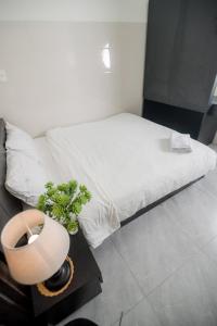 Postel nebo postele na pokoji v ubytování Hotel Leonda-gần chợ đêm-near the night market