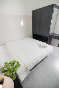 Postel nebo postele na pokoji v ubytování Hotel Leonda-gần chợ đêm-near the night market