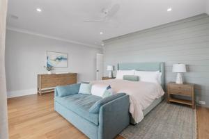 Katil atau katil-katil dalam bilik di 712 Ocean Blvd by AvantStay Luxe Beach House w Pool Game Zone Beach Access and Views