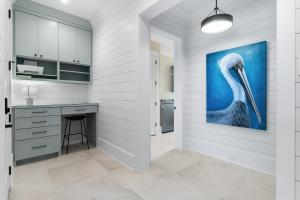 Dapur atau dapur kecil di 712 Ocean Blvd by AvantStay Luxe Beach House w Pool Game Zone Beach Access and Views