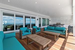 Ruang duduk di 712 Ocean Blvd by AvantStay Luxe Beach House w Pool Game Zone Beach Access and Views