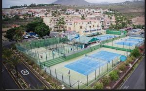 Tenis lub squash w obiekcie La Perla del Sur - The Pearl House lub w pobliżu