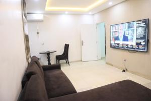 TV a/nebo společenská místnost v ubytování Serviced Apartment Direct