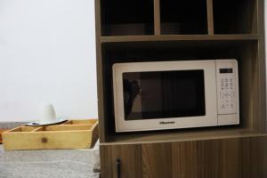 TV a/nebo společenská místnost v ubytování Serviced Apartment Direct