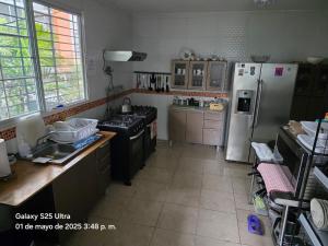 A cozinha ou cozinha compacta de Hostal EL Prado