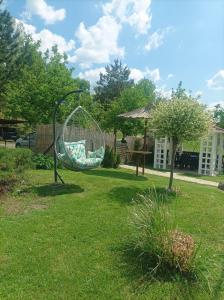 Κήπος έξω από το Apartman Petrovic
