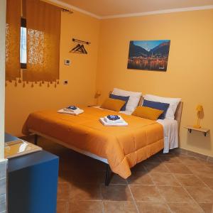 a bedroom with two beds with towels on them at Il PETTIROSSO in Galbiate