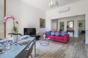a living room with a red couch and a table at Modern Comfort in Florence in Florence
