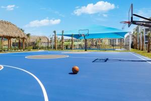 Tenis a/nebo squash v ubytování Villatel Orlando Resort nebo okolí + 7 fotografií