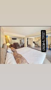 Кровать или кровати в номере SOFIA BOUTIQUE HOTEL