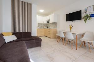 Kuchyňa alebo kuchynka v ubytovaní Locus Apartments