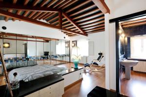 a bedroom with a bed and a sink in it at Agriturismo Antico Podere Il Polveraio in Montescudaio