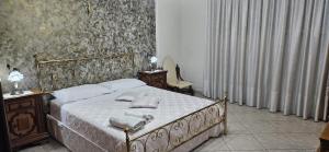 a bedroom with a bed with towels on it at Sicilia house in Pozzallo