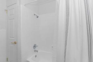 a bathroom with a shower with a shower curtain at Charming 2 bedroom retreat in Myrtle Beach +18 photos
