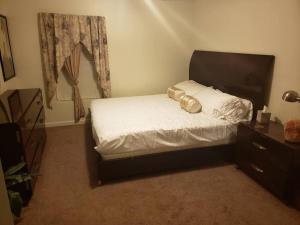 Katil atau katil-katil dalam bilik di 536) Private and separate guest house