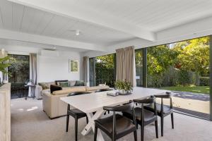 Χώρος καθιστικού στο Peaceful Family Retreat, Walk to Lake Taupo