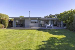 Κήπος έξω από το Peaceful Family Retreat, Walk to Lake Taupo