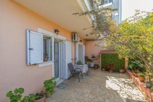 an empty courtyard of a house with a chair at Estia cozy apartment in Argostoli