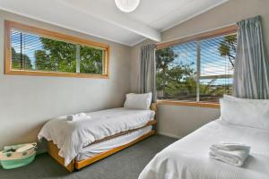 Katil atau katil-katil dalam bilik di Spacious Nukuhau Stay Near Town With Parking and Comfort