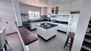 Кухня или мини-кухня в Casa Campos do Jordão
