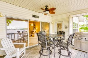 Balkón nebo terasa v ubytování Swim, Boat and Fish Townhome on Lake of the Ozarks