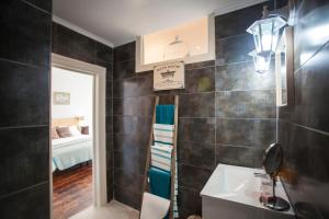 Ένα μπάνιο στο Lisbon Inn Bica Suites +84 φωτογραφίες