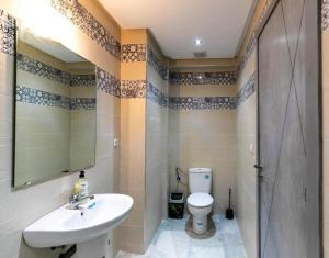 Bilik mandi di Appartement Fes - Golden Luxury Suite +17 gambar