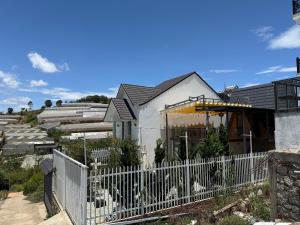 a white fence in front of a house at Felix's Dalat Homestay in Khu Chi Lăng +33 photos