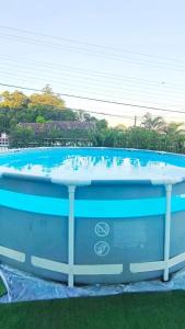 a large blue boat sitting on the grass at Casa térrea aconchegante in Blumenau