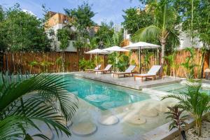 Πισίνα στο ή κοντά στο Boho Chic Apartment & Pool