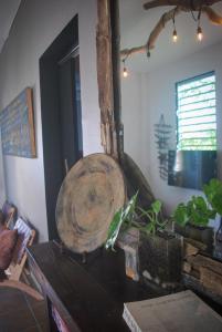 Fotografie z fotogalerie ubytování Casa Sofía Wabi Sabi Apt with Rooftop, Walk to Beach v destinaci Luquillo