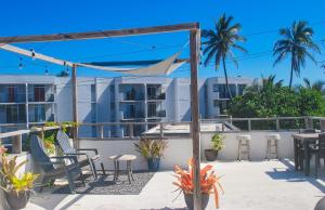 Fotografie z fotogalerie ubytování Casa Sofía Wabi Sabi Apt with Rooftop, Walk to Beach v destinaci Luquillo