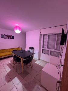 a room with a table and chairs and a tv at Alojamiento CENTRICO in Villa María