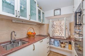 Kuchyň nebo kuchyňský kout v ubytování Holiday Home Piccolo Mondo