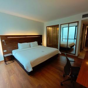 Sacha's Hotel Uno客房内的一张或多张床位
