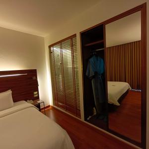 Sacha's Hotel Uno客房内的一张或多张床位