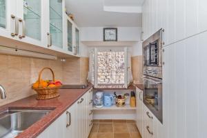 Kuchyň nebo kuchyňský kout v ubytování Holiday Home Piccolo Mondo