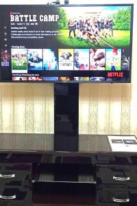 Televisyen dan/atau pusat hiburan di Квартира с видом на Площадь Регистан