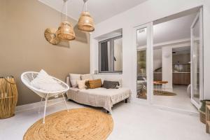 Katil atau katil-katil dalam bilik di Casa Tucan Javea - Luxury House with Large Pool, 10 min walk to Arenal Beach +48 gambar