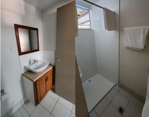 Koupelna v ubytování T's Resort & Motel + 37 fotografií