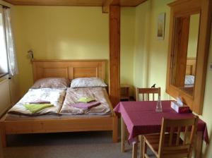 Ein Bett oder Betten in einem Zimmer der Unterkunft Penzion Ida