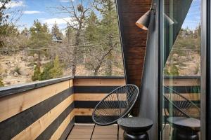 Foto dalla galleria di Stylish Romantic A Frame with Scenic Views Fireplace a Running Springs