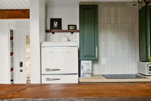 Foto dalla galleria di Stylish Romantic A Frame with Scenic Views Fireplace a Running Springs
